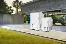 保持熱愛，奔赴山海，我們?cè)诼飞? width=